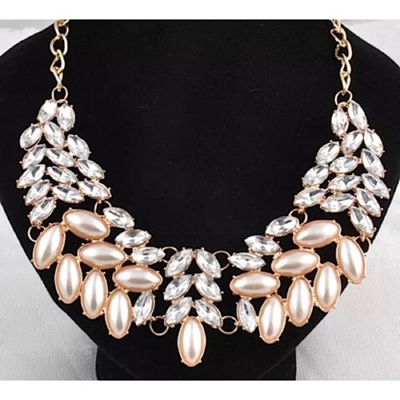 PEARL BIB STATEMENT NECKLACE - Picture 1 of 2